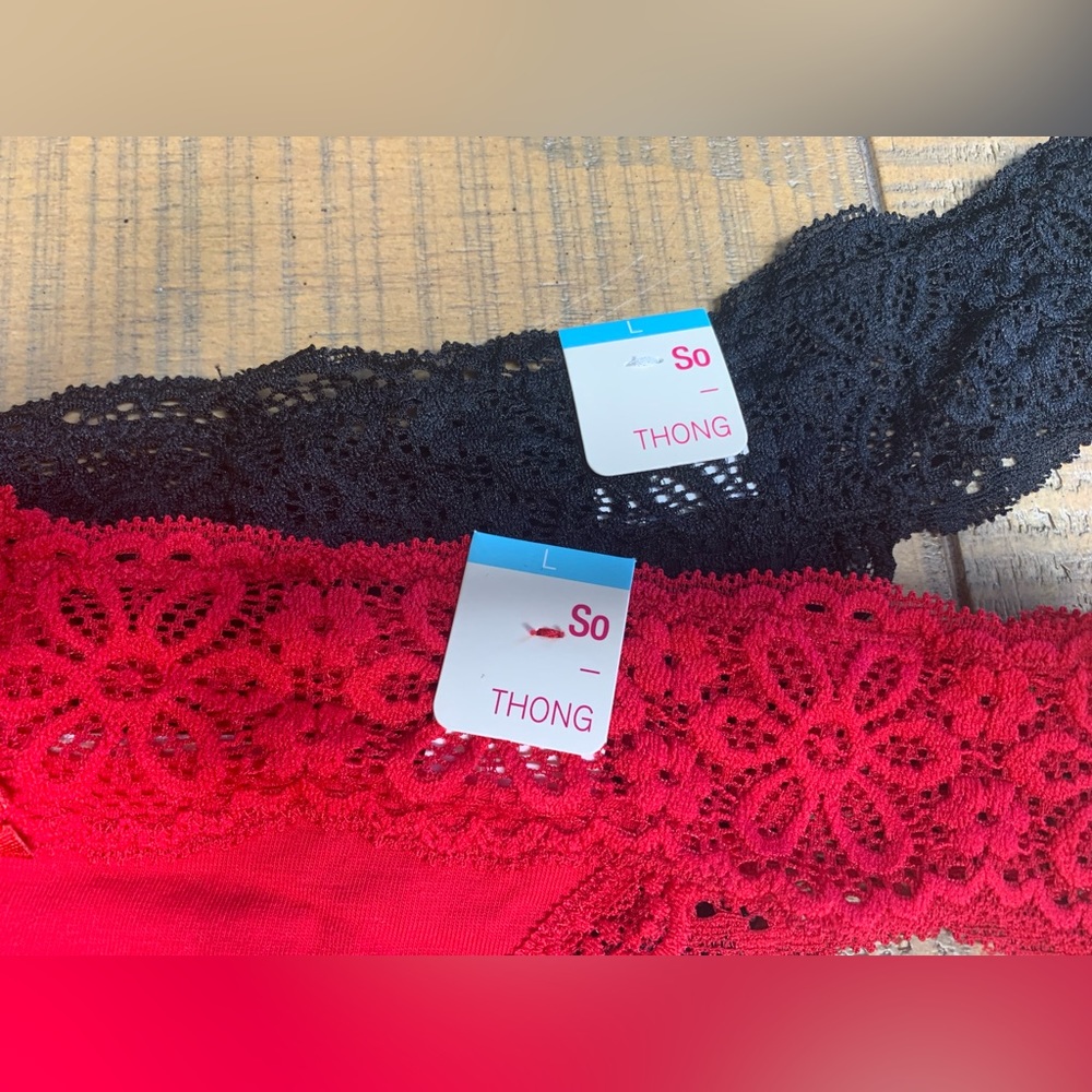 NWT Set of 2 Juniors' SO Daisy Lace Thong Panty Red & Black Size Large - Picture 3 of 8